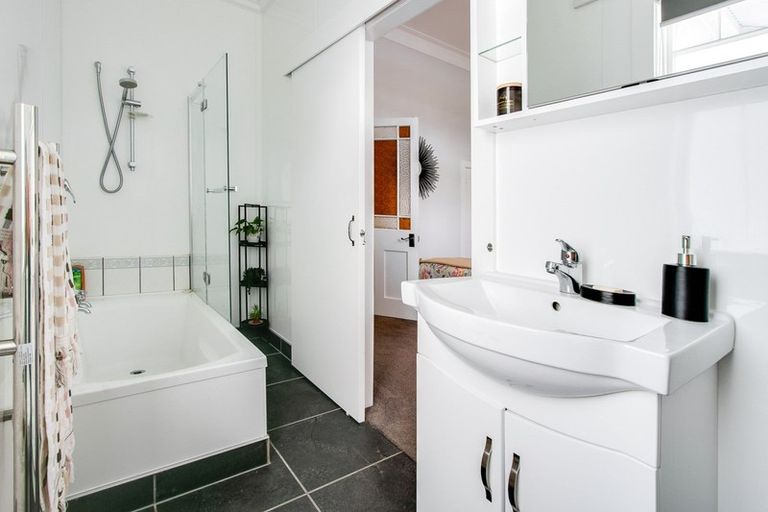 Photo of property in 2 Lucknow Road, Havelock North, 4130