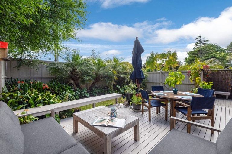 Photo of property in 18 Beulah Avenue, Rothesay Bay, Auckland, 0630