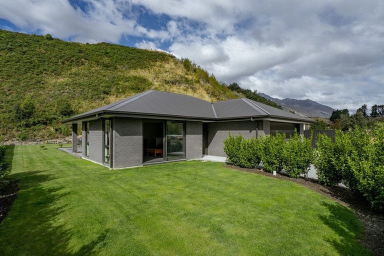 Photo of property in 11 Walter Place, Glenorchy, 9372