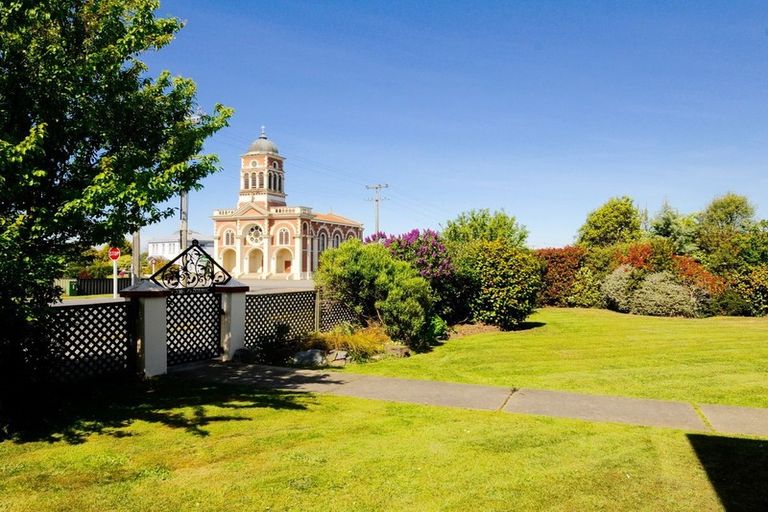 Photo of property in 1 Parsonage Road, Waimate, 7924