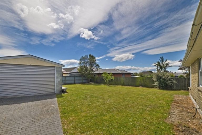 Photo of property in 25 Lambeth Crescent, Northcote, Christchurch, 8052