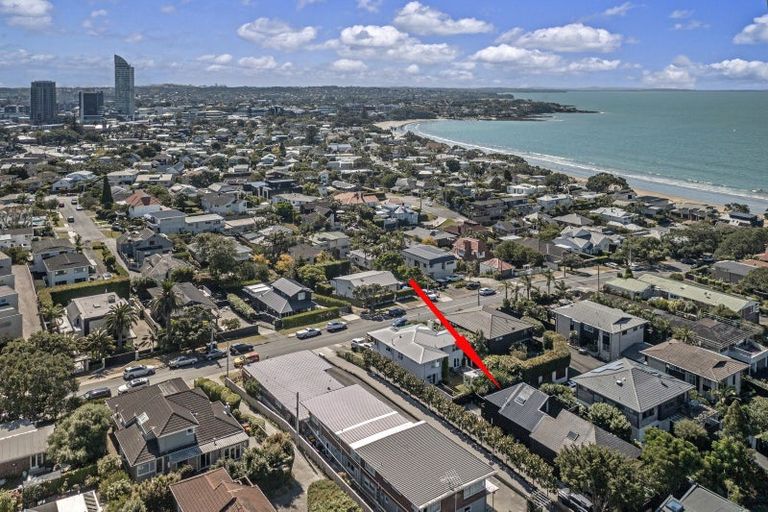 Photo of property in 2/21 Hauraki Road, Hauraki, Auckland, 0622