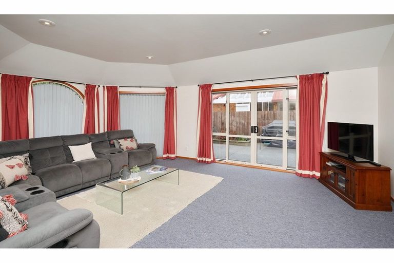 Photo of property in 12 Regency Crescent, Redwood, Christchurch, 8051