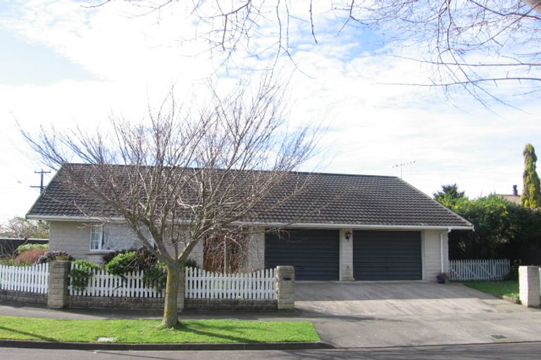 Photo of property in 1 Mana Place, Awapuni, Palmerston North, 4412