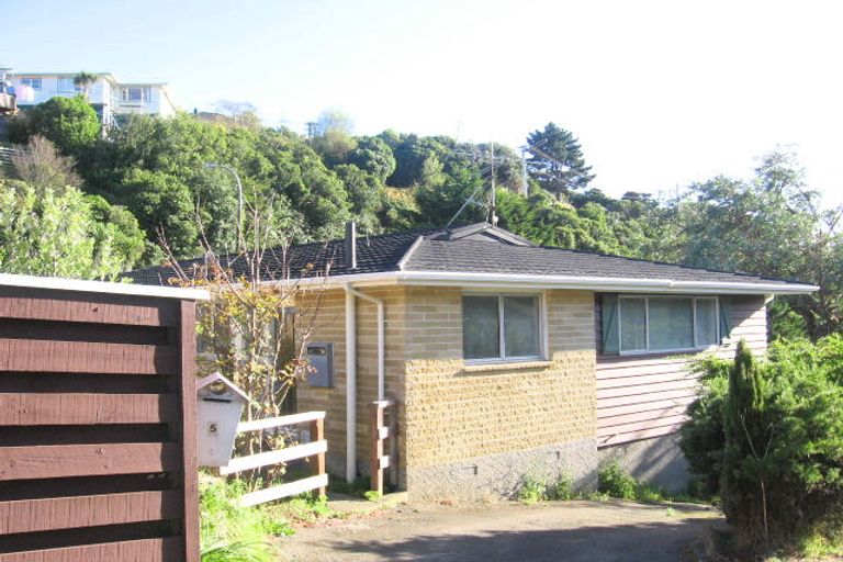 Photo of property in 5 Burdendale Grove, Churton Park, Wellington, 6037