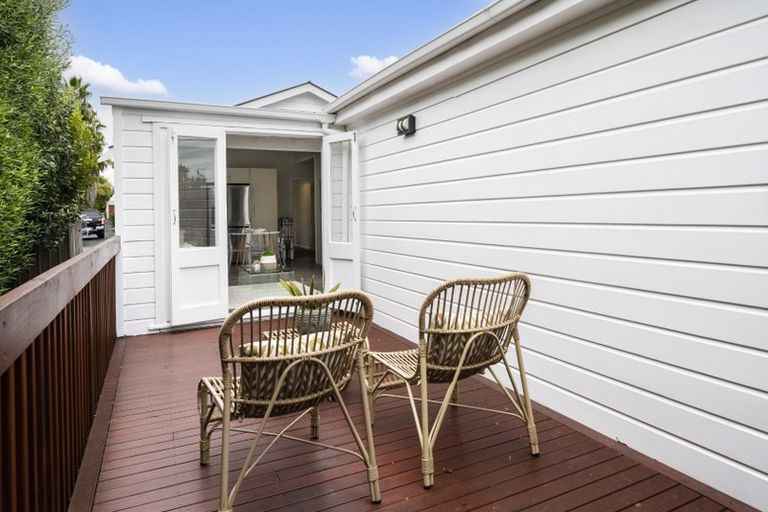 Photo of property in 24 Alberta Street, Point Chevalier, Auckland, 1022