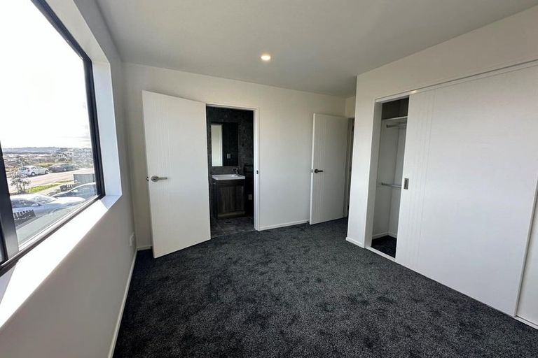 Photo of property in 64b Crestview Rise, Papakura, 2110