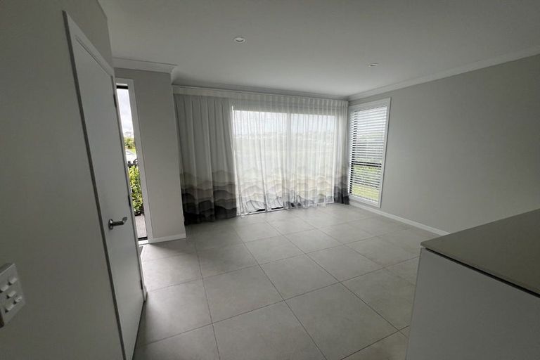 Photo of property in 21 Koura Drive, Red Beach, 0932