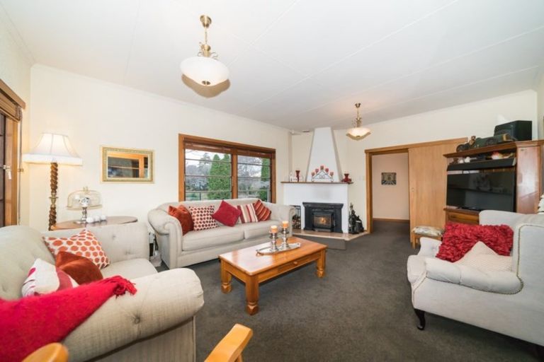 Photo of property in 10 Awatea Terrace, Hokowhitu, Palmerston North, 4410