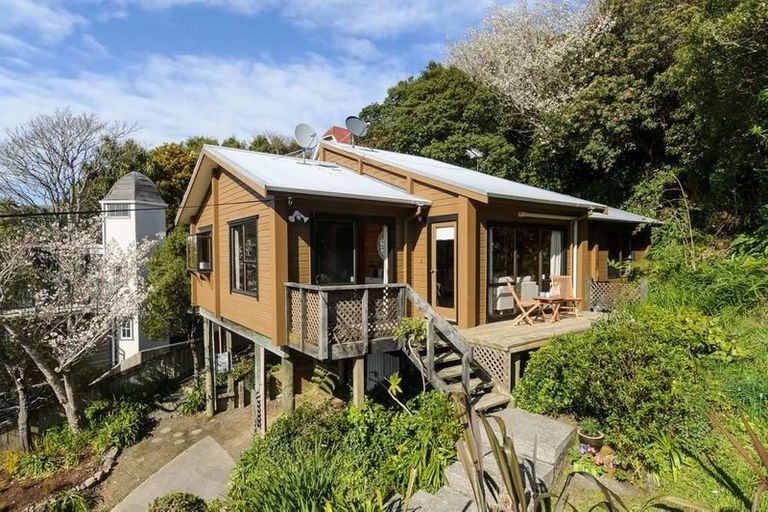 Photo of property in 35 Makara Road, Karori, Wellington, 6012