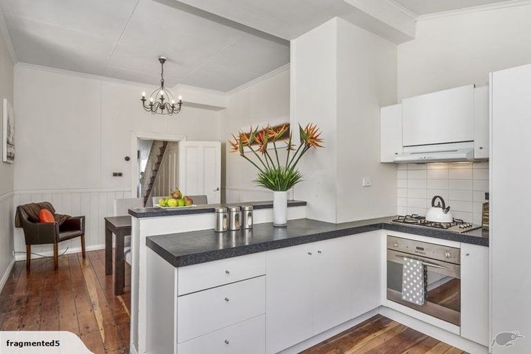 Photo of property in 19 Home Street, Mount Victoria, Wellington, 6011