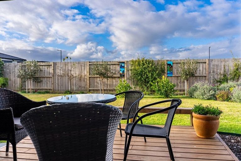 Photo of property in 4 Te Taniwha Road, One Tree Point, 0118