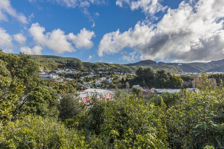 Photo of property in 11b Florio Terrace, Tawa, Wellington, 5028