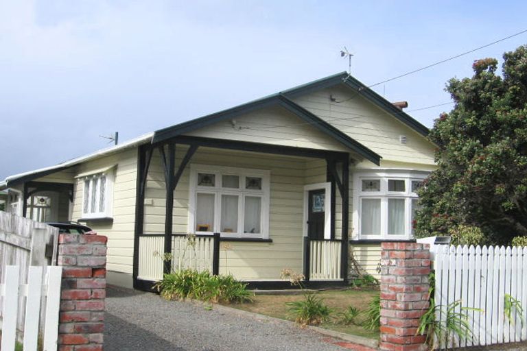 Photo of property in 24 Palm Avenue, Lyall Bay, Wellington, 6022