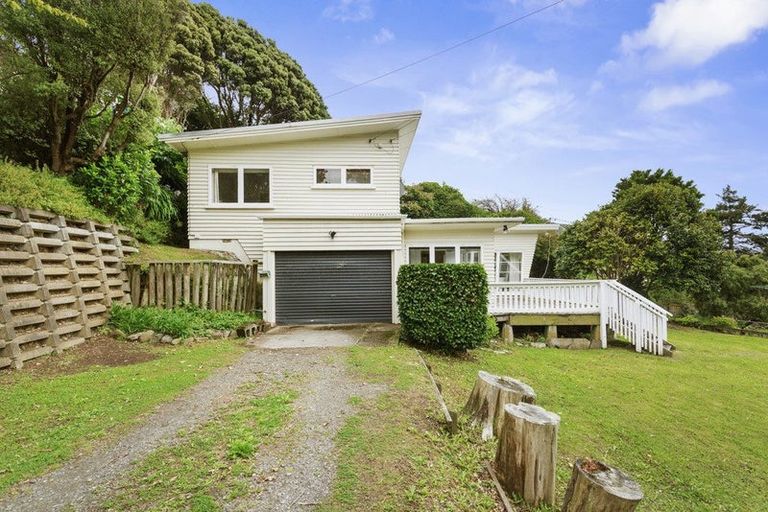 Photo of property in 13 Bell Street, Tawa, Wellington, 5028