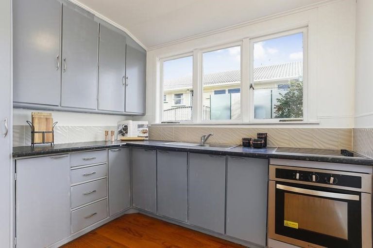 Photo of property in 50 Beaubank Road, Kelston, Auckland, 0602