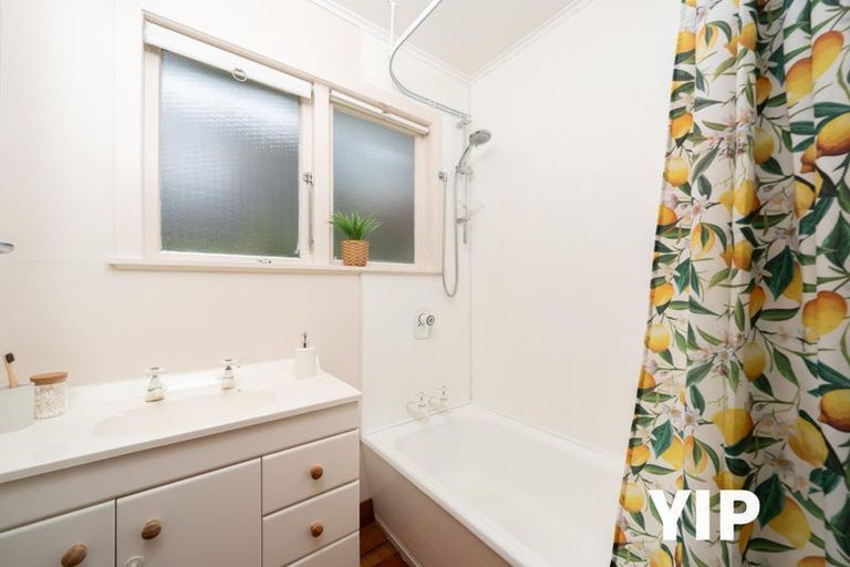 Photo of property in 139 Ruskin Road, Newlands, Wellington, 6037