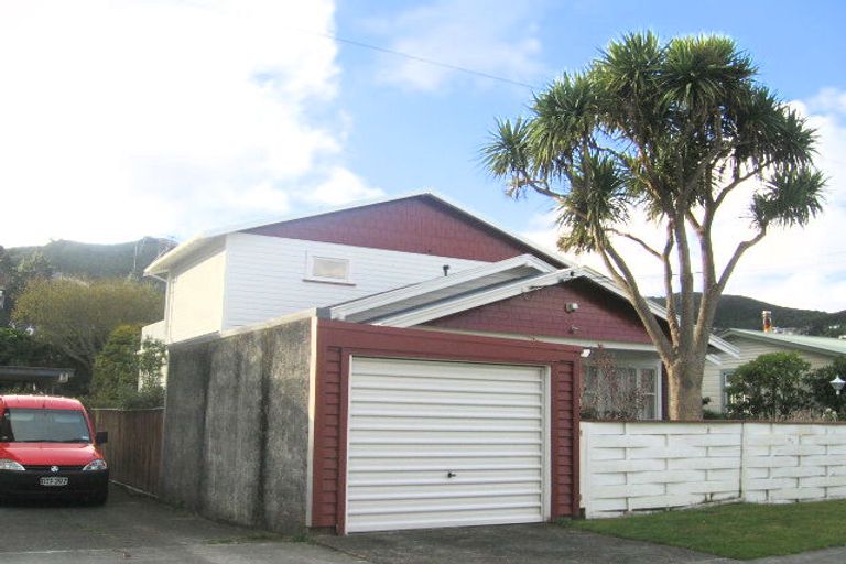 Photo of property in 16 Fernlea Avenue, Karori, Wellington, 6012