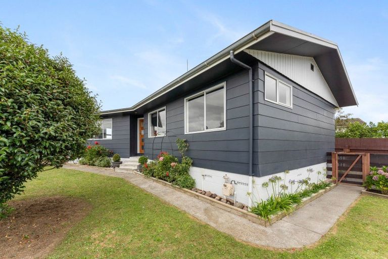 Photo of property in 28 Leander Place, Milson, Palmerston North, 4414