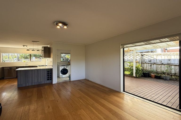 Photo of property in 7 Manutara Avenue, Forrest Hill, Auckland, 0620