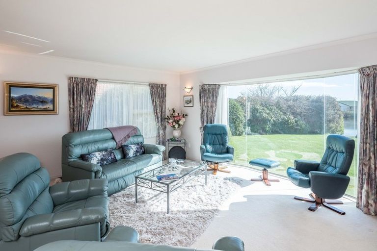 Photo of property in 10 Glen Loch Place, Paraparaumu, 5032