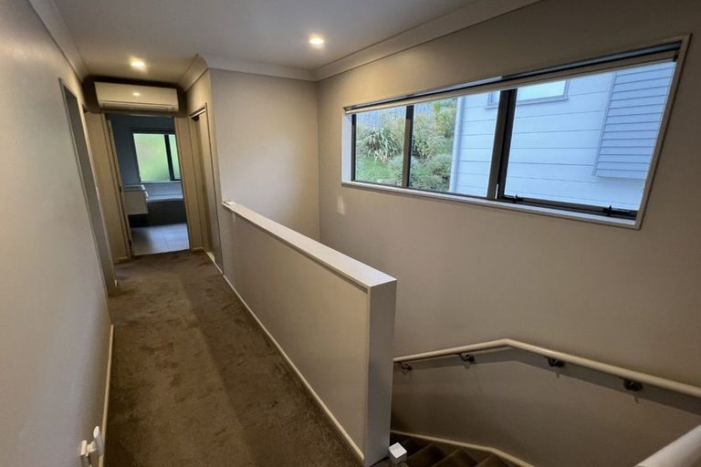 Photo of property in 6 Brindle Way, Newlands, Wellington, 6037