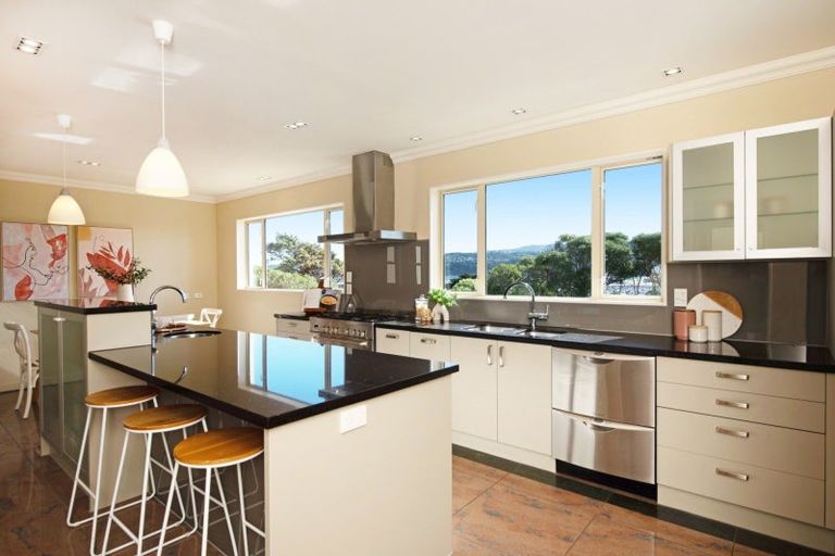 Photo of property in 19 Bunker Way, Strathmore Park, Wellington, 6022