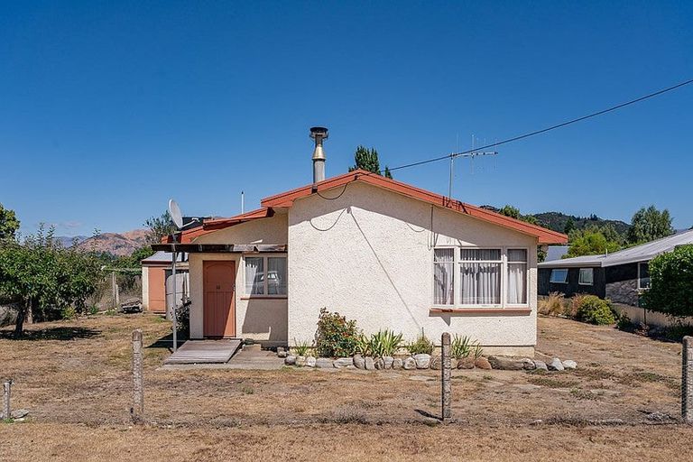 Photo of property in 18 Arklow Street, Albert Town, Wanaka, 9305