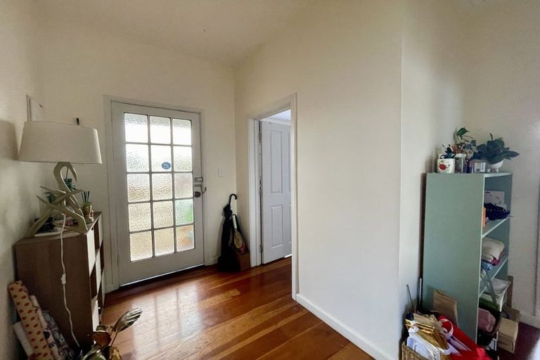 Photo of property in 34 Wattle Street, New Lynn, Auckland, 0600