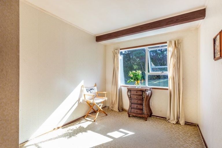Photo of property in 27 Glen Vista Place, Bayview, Auckland, 0629