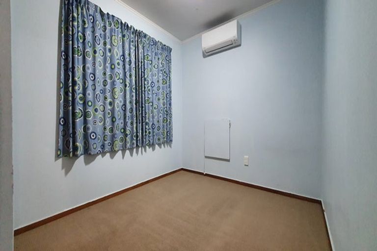 Photo of property in 34 Chislehurst Street, Henderson, Auckland, 0612