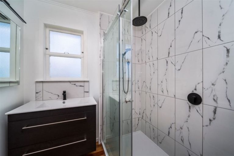 Photo of property in 5 Murray Avenue, Hawera, 4610