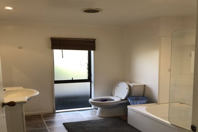 Photo of property in 3/431 East Coast Road, Mairangi Bay, Auckland, 0630