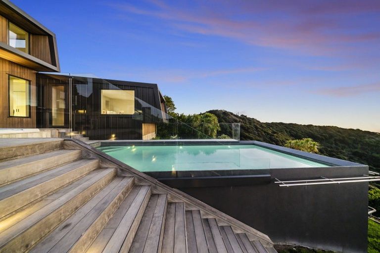 Photo of property in 81 Piha Road, Piha, New Lynn, 0772