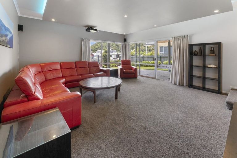 Photo of property in 39-53 Waikawa Road, Picton, 7220