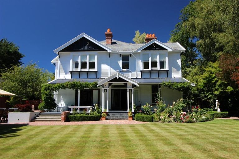 Photo of property in Chilcombe Homestead, 4 Medbury Terrace, Fendalton, Christchurch, 8041
