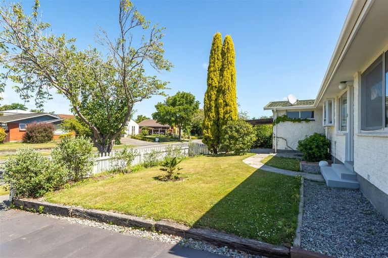 Photo of property in 8 Camberwell Place, Avonhead, Christchurch, 8042