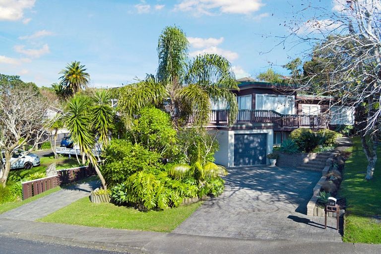 Photo of property in 28 Manhattan Heights, Glendene, Auckland, 0602