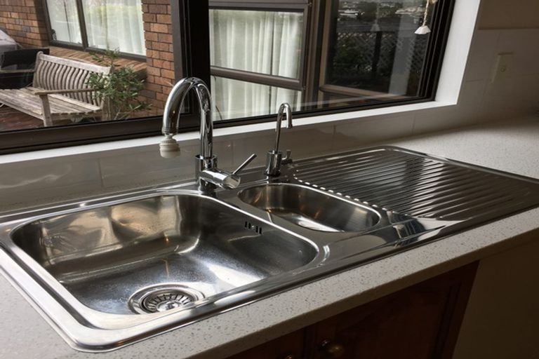 Photo of property in 39 Loloma Drive, Half Moon Bay, Auckland, 2012