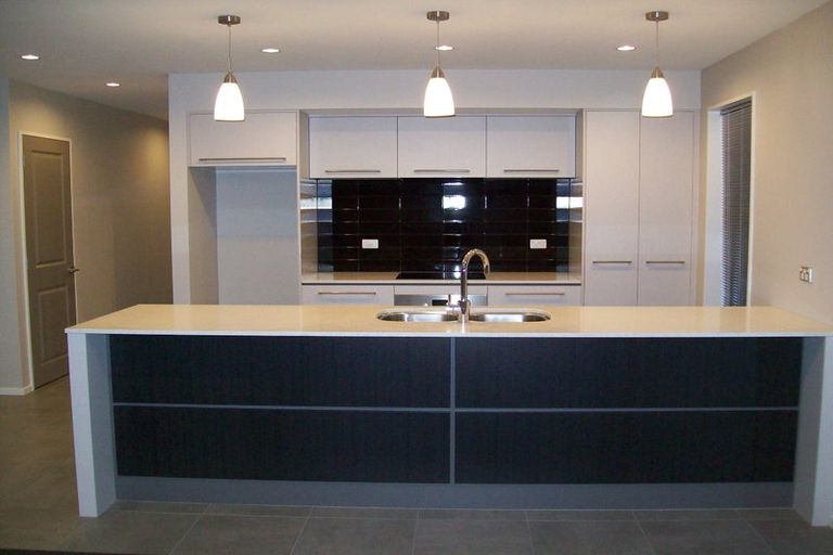 Photo of property in 142a Holly Road, St Albans, Christchurch, 8014