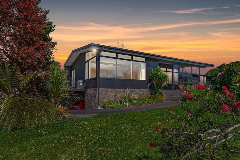 Photo of property in 345 Devonport Road, Tauranga, 3110