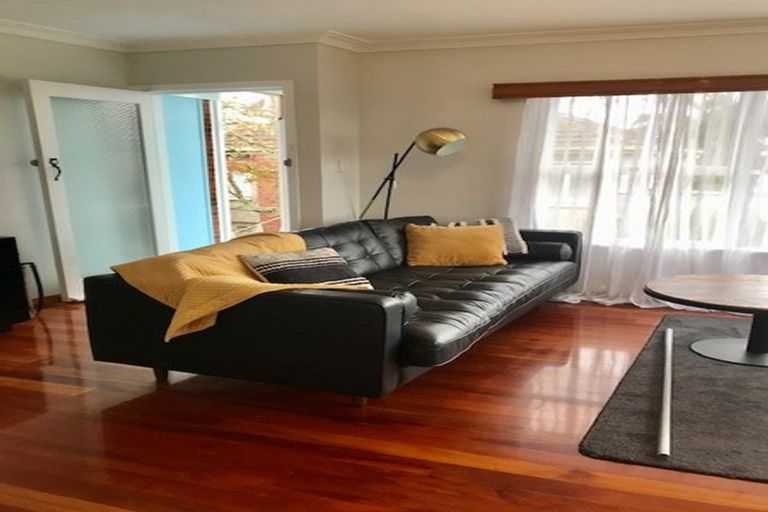 Photo of property in 3/18 Knights Road, Rothesay Bay, Auckland, 0630