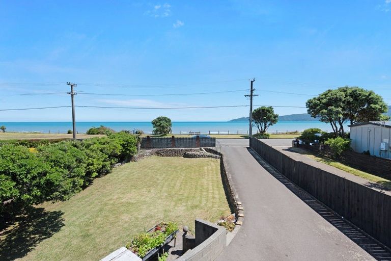 Photo of property in 104 Marine Parade, Paraparaumu Beach, Paraparaumu, 5032