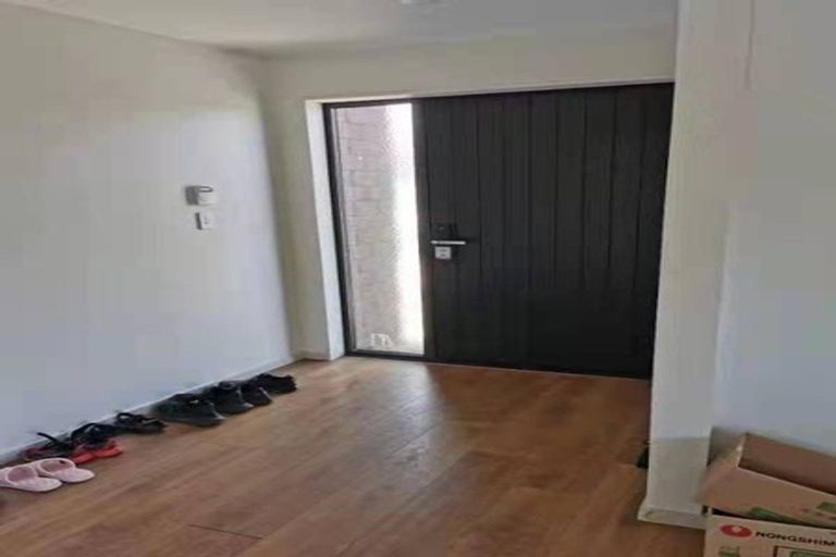 Photo of property in 7 Kaimai Avenue, Massey, Auckland, 0614