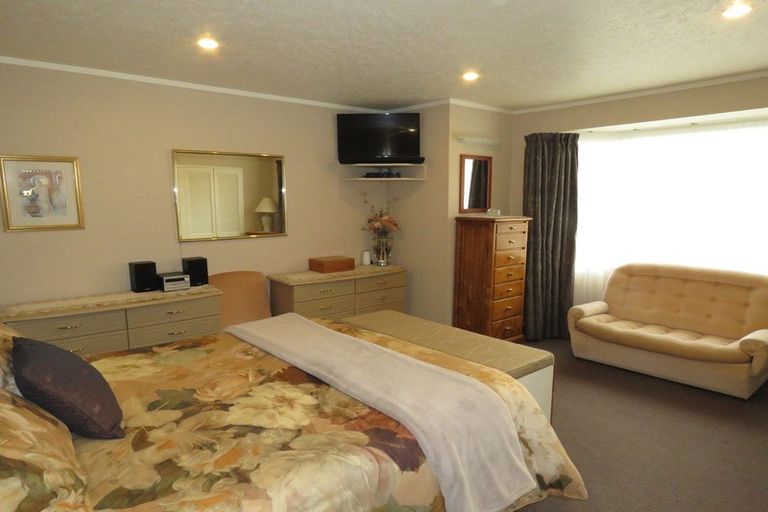 Photo of property in 51 Vogel Place, Waikiwi, Invercargill, 9810