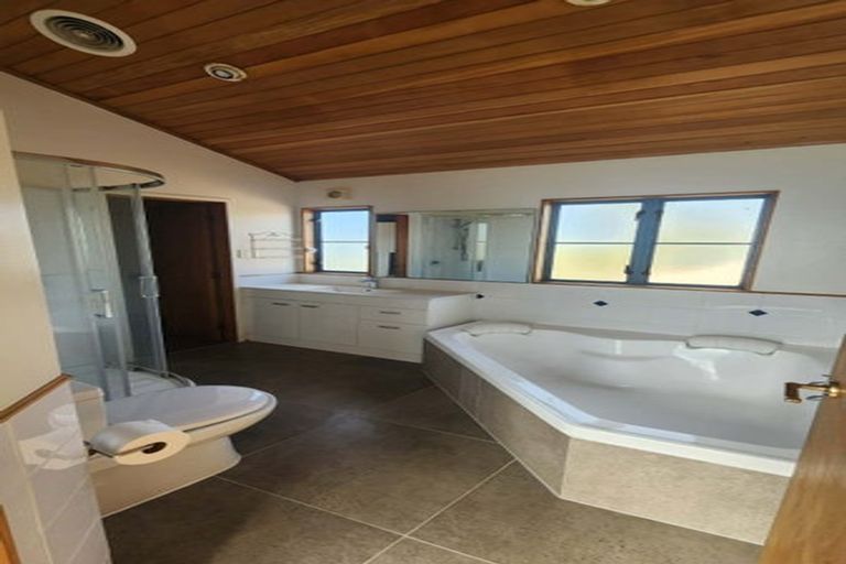 Photo of property in 1/83 East Coast Road, Castor Bay, Auckland, 0620
