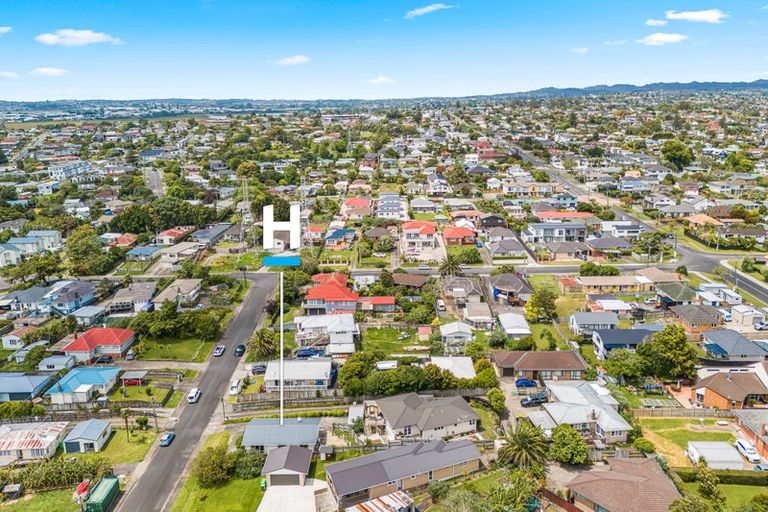 Photo of property in 1/12 Marewa Street, Te Atatu South, Auckland, 0610