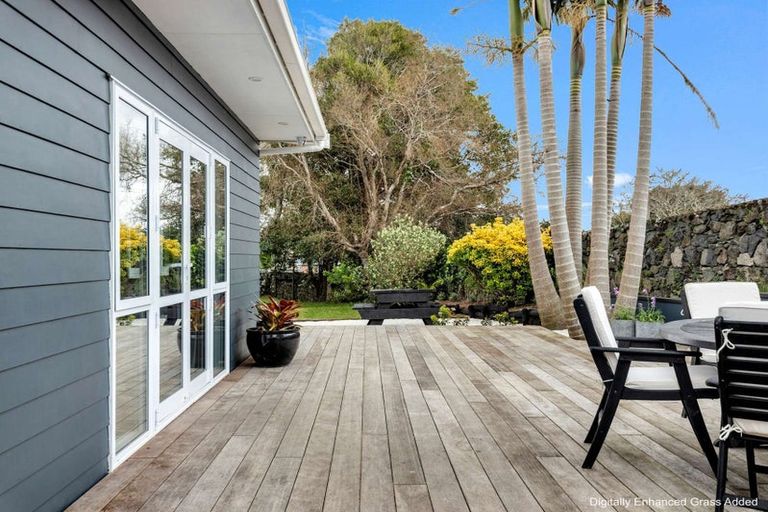 Photo of property in 1 Melia Place, Stanmore Bay, Whangaparaoa, 0932