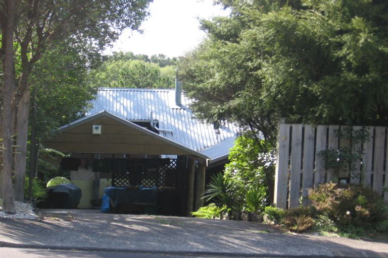 Photo of property in 28 Miraka Place, Birkenhead, Auckland, 0626