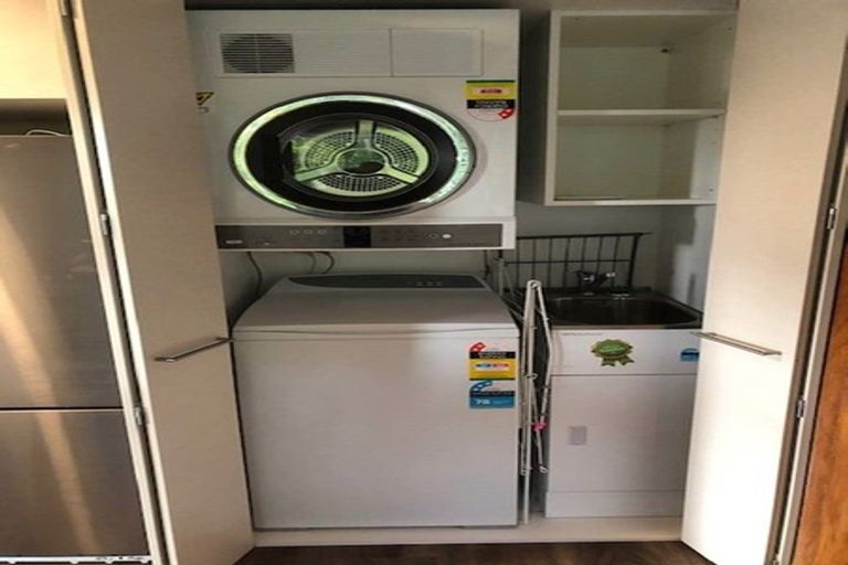 Photo of property in 2/37 Singers Road, Korokoro, Lower Hutt, 5012